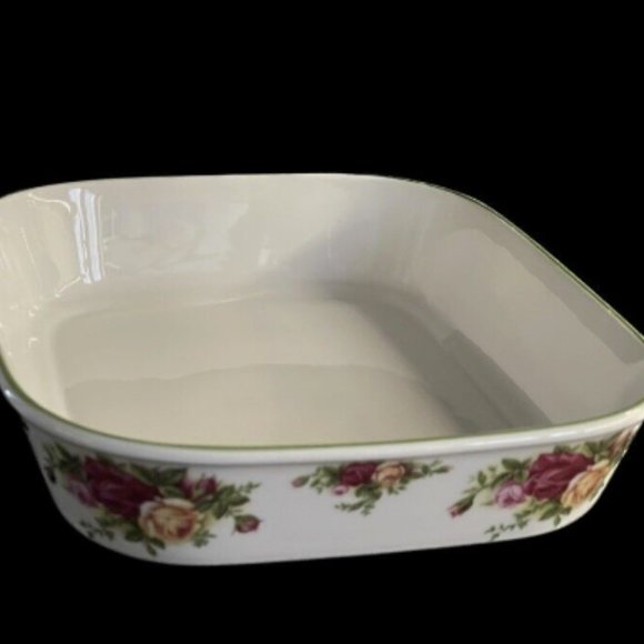 Royal Albert old country rose rectangle baking Casserole ( green trim)